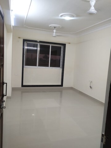 Room in 3 BHK Apartment at Romell Serene, Borivali West – for Rent