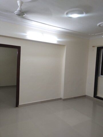 Room in 3 BHK Apartment at Romell Serene, Borivali West – for Rent