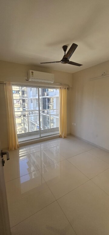 Room in 2 BHK Apartment at Sugee Atharva, Prabhadevi – for Rent