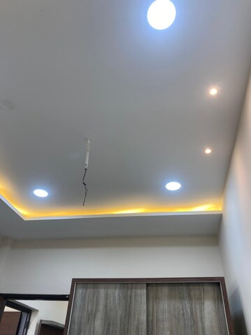 Furnished Amenities in 3 BHK Apartment at South City – for Rent