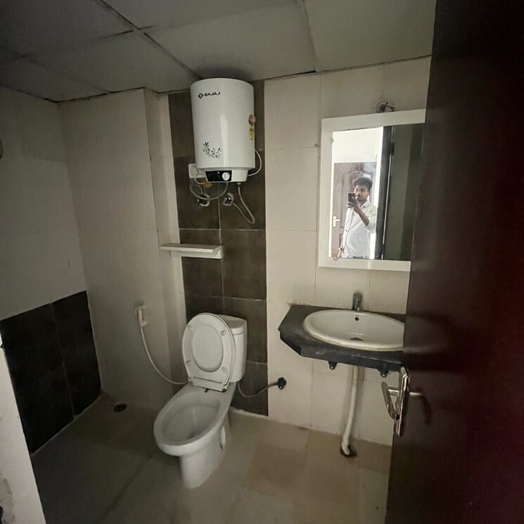Bathroom, nimbus-the-hyde-park 2.5 Bedroom 1080 Sq.Ft. Apartment In Sector 78 Noida 8325469