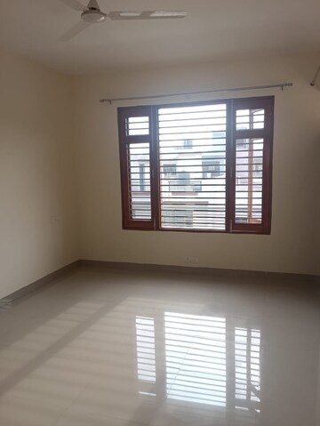 Room in 1.5 BHK Independent House at Sector 71 – for Rent