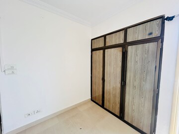 Room in 2.5 BHK Apartment at Seawoods – for Sale