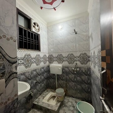 Bathroom in 2 BHK Apartment at Maidan Garhi – for Rent