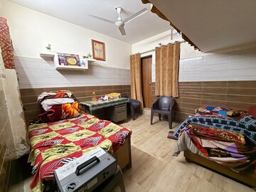 Bedroom in 4 BHK Independent House at Aliganj – for Sale