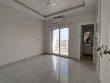 Room in 3 BHK Independent House at Central Park Flower Valley Aqua Front Towers, Sohna Sector 33 – for Rent