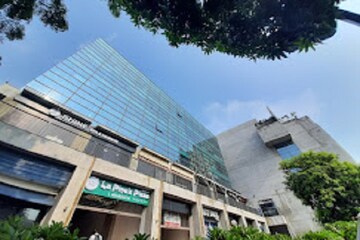 Showroom – Exterior View View at Thaltej - for Rent