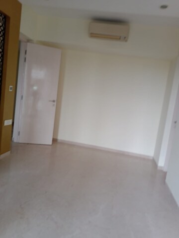 Room in 2 BHK Apartment at Lodha Fiorenza, Goregaon East – for Rent