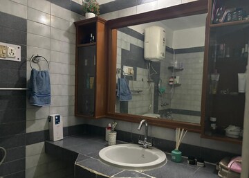 Bathroom in 2 BHK Apartment at Ansal Sushant Apartments, Sushant Lok I – for Rent