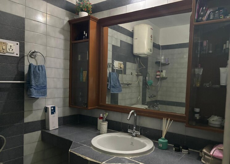 Bathroom, ansal-sushant-apartments 2 Bedroom 1350 Sq.Ft. Apartment In Sushant Lok I Gurgaon 8325958