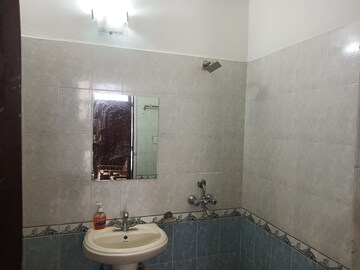 Master Bedroom in 3.5 BHK Builder Floor at Ardee City, Sector 52 – for Sale
