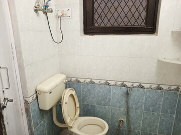 Bathroom in 3.5 BHK Builder Floor at Ardee City, Sector 52 – for Sale