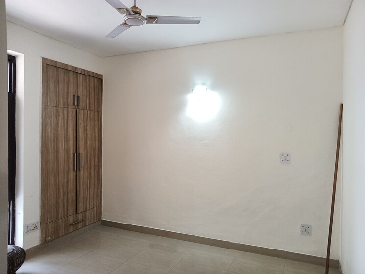 Room, ardee-city 3.5 Bedroom 300 Sq.Yd. Builder Floor In Sector 52 Gurgaon 8326020