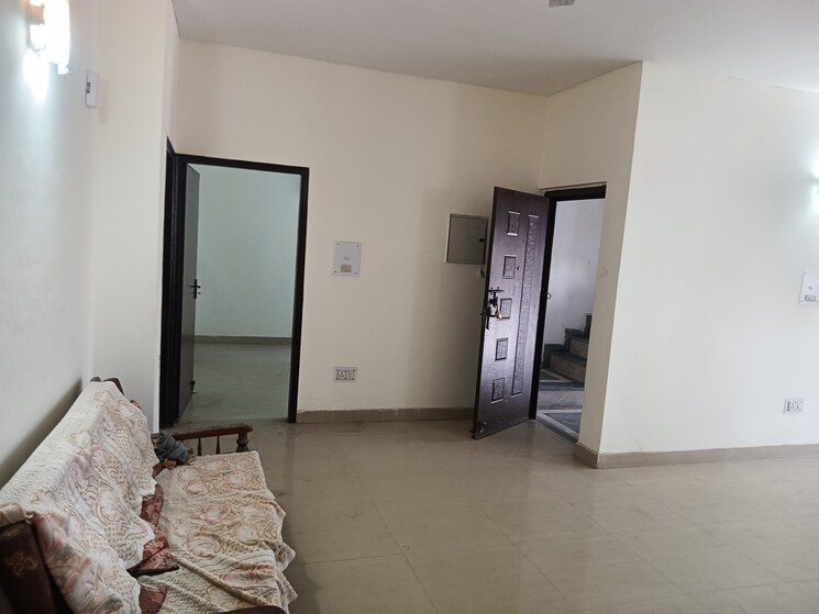 Room, ardee-city 3.5 Bedroom 300 Sq.Yd. Builder Floor In Sector 52 Gurgaon 8326020