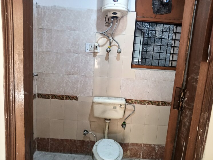 Bathroom, ardee-city 3.5 Bedroom 300 Sq.Yd. Builder Floor In Sector 52 Gurgaon 8326020