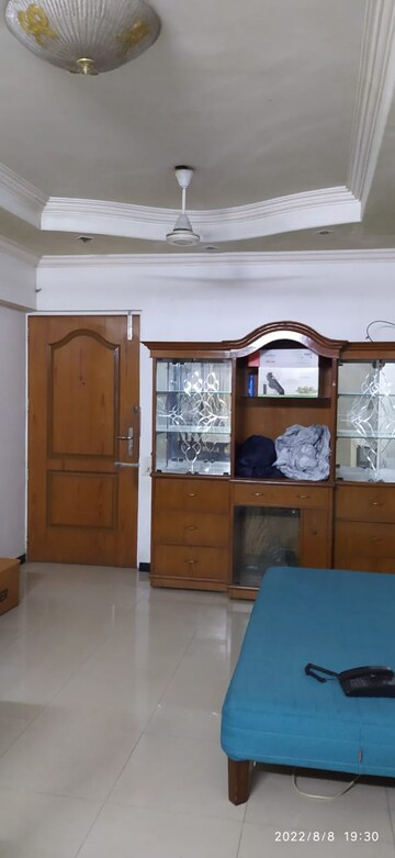 Room in 2 BHK Apartment at Trikuta Tower, Powai – for Rent