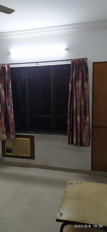 Room in 2 BHK Apartment at Trikuta Tower, Powai – for Rent