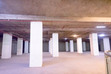 Room in  Showroom at Express Zone, Malad East – for Rent