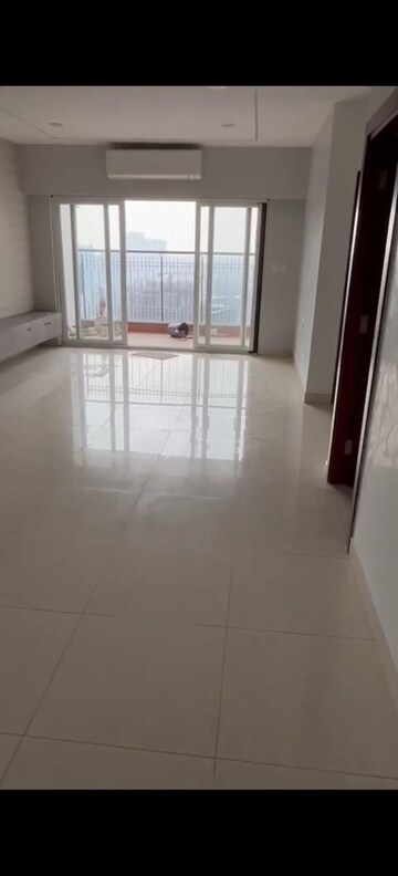 Room in 3.5 BHK Apartment at Prestige High Fields, Gachibowli – for Rent