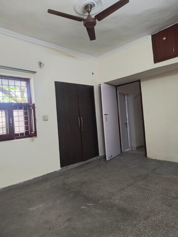 Room in 2 BHK Apartment at Sarita Vihar – for Rent