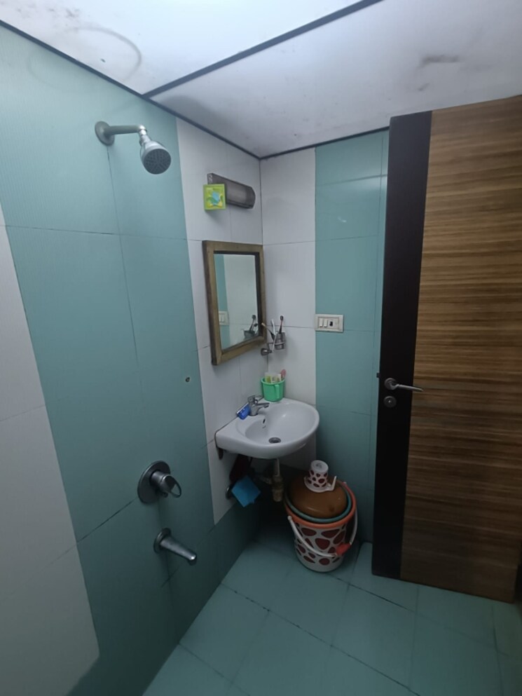 Bathroom, goregaon west 1 Bedroom 450 Sq.Ft. Apartment In Goregaon West Mumbai 8326217