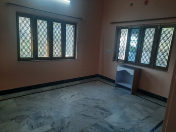 Room in 2 BHK Builder Floor at Teg Bahadur Road – for Rent