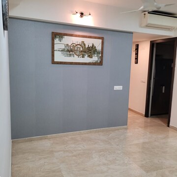 Room in 2 BHK Apartment at Hiranandani Atlantis, Powai – for Rent