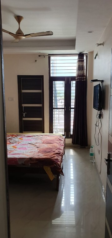 Bedroom in 3 BHK Builder Floor at Sahastradhara Road – for Rent
