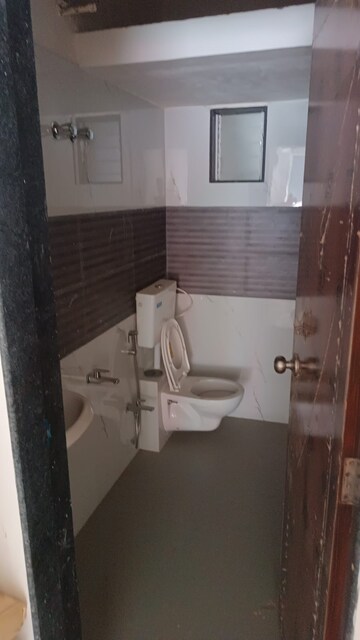 Washroom in  Showroom at Malad East – for Rent