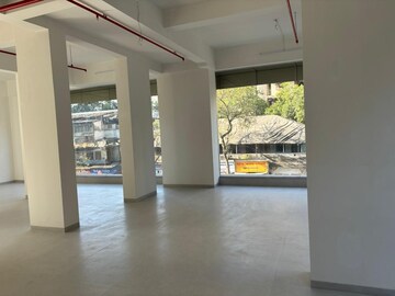 Room in  Showroom at Goregaon East – for Rent