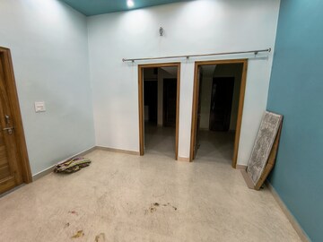 Room in 2 BHK Builder Floor at Jakhan – for Rent