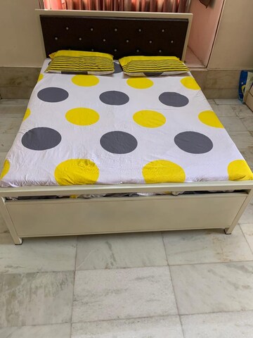 Master Bedroom in 2 BHK Apartment at Sinchan CHS, Andheri West – for Rent