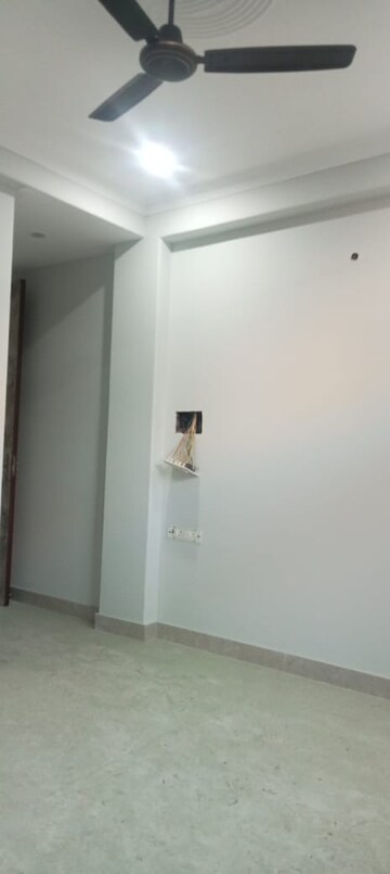 Room in 3 BHK Builder Floor at Panchsheel Vihar – for Rent
