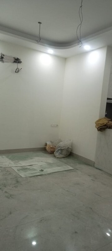 Room in 3 BHK Builder Floor at Panchsheel Vihar – for Rent