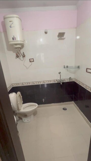 Bathroom in 2 BHK Builder Floor at Sector 40 – for Rent