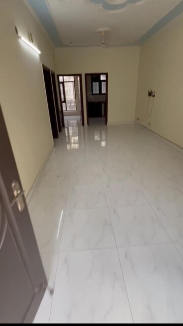 Room in 2 BHK Builder Floor at Sector 40 – for Rent