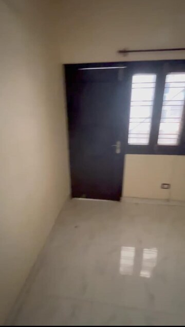 Room in 2 BHK Builder Floor at Sector 40 – for Rent