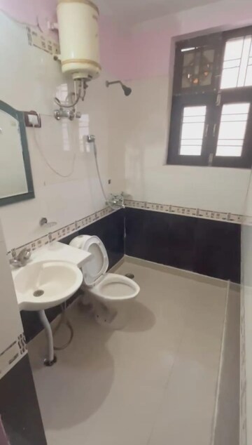 Bathroom in 2 BHK Builder Floor at Sector 40 – for Rent