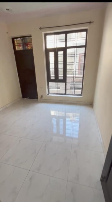 Room in 2 BHK Builder Floor at Sector 40 – for Rent