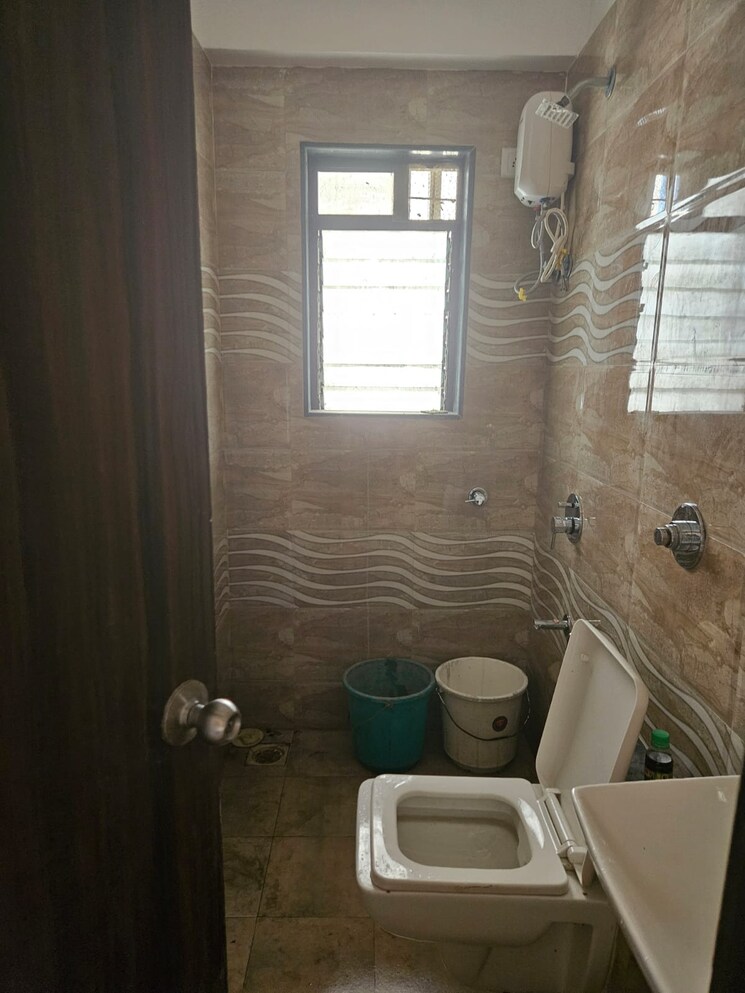 Bathroom, lnt-crescent-bay-t6 3 Bedroom 2100 Sq.Ft. Apartment In Parel Mumbai 8326720