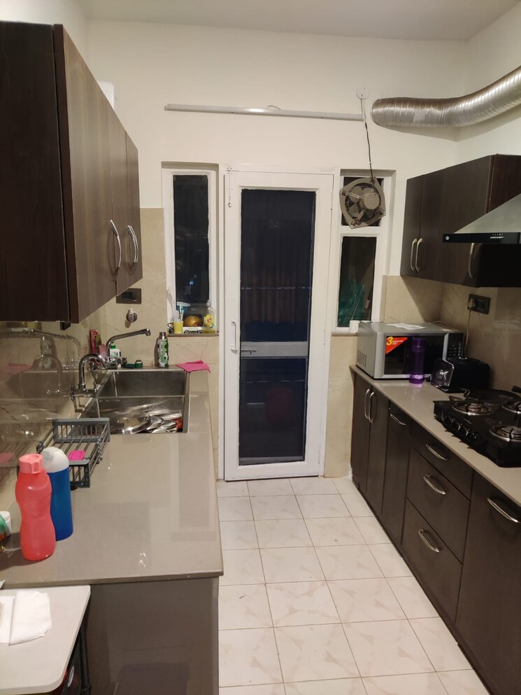 Kitchen, sushma-urban-views 3 Bedroom 1680 Sq.Ft. Apartment In Ghazipur Zirakpur 8326770