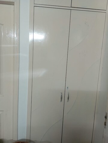 Furnished Amenities in 3 BHK Apartment at Ahinsa Khand 1 – for Rent