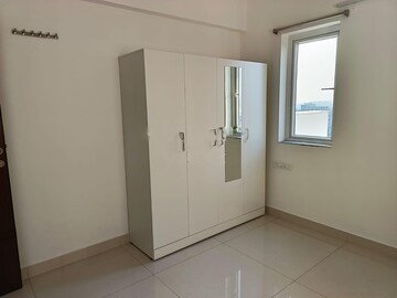Room in 2.5 BHK Apartment at Ambience Courtyard, Manikonda – for Rent