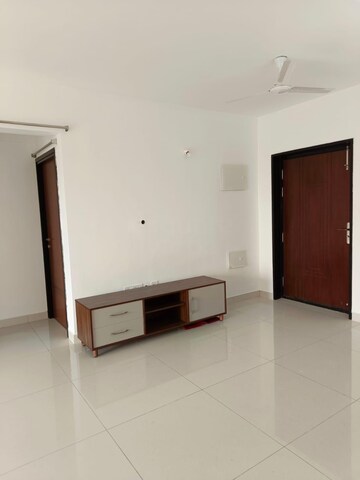 Room in 2.5 BHK Apartment at Ambience Courtyard, Manikonda – for Rent