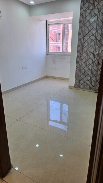 Room in 3 BHK Apartment at Sector 3 Dwarka – for Rent