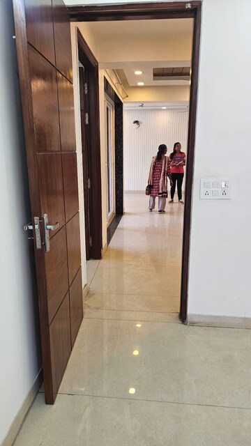 Room in 3 BHK Apartment at Sector 3 Dwarka – for Rent