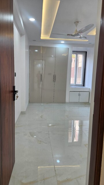 Room in 3 BHK Apartment at Sector 3 Dwarka – for Rent