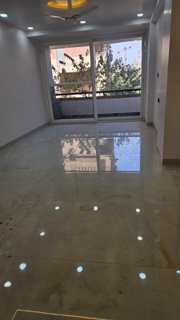 Room in 3 BHK Apartment at Sector 3 Dwarka – for Rent