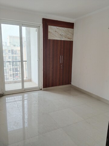 Room in 2.5 BHK Apartment at Amrapali Leisure Park, Amrapali Leisure Valley – for Rent