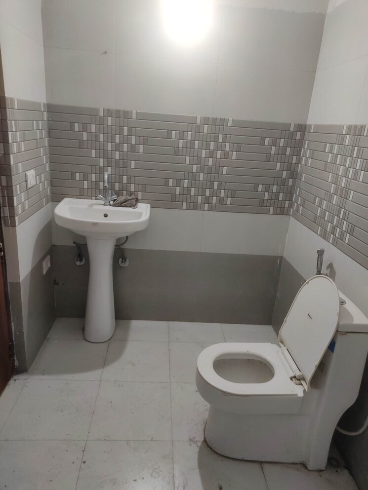 Bathroom, roshan-milestone 2 Bedroom 716 Sq.Ft. Apartment In Tathawade Pune 8327385